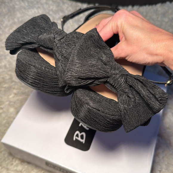 🖤 Bamboo Fabric Bow Ankle Strap Heels 8 BNIB 🖤 - Picture 5 of 7